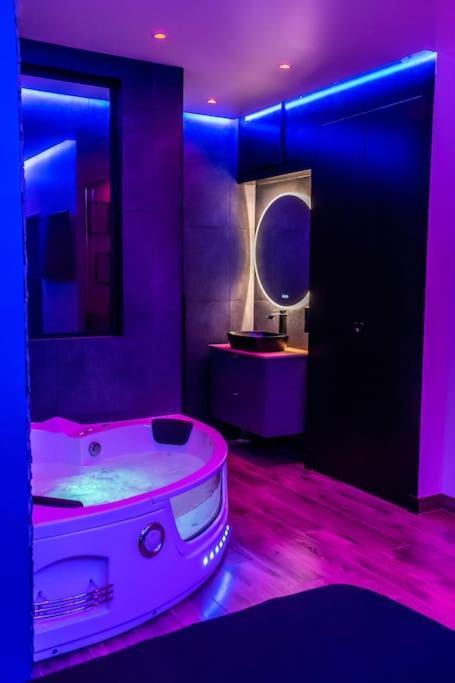 Apartamento Blue Night - Jacuzzi - Bord De Seine Corbeil-Essonnes Exterior foto
