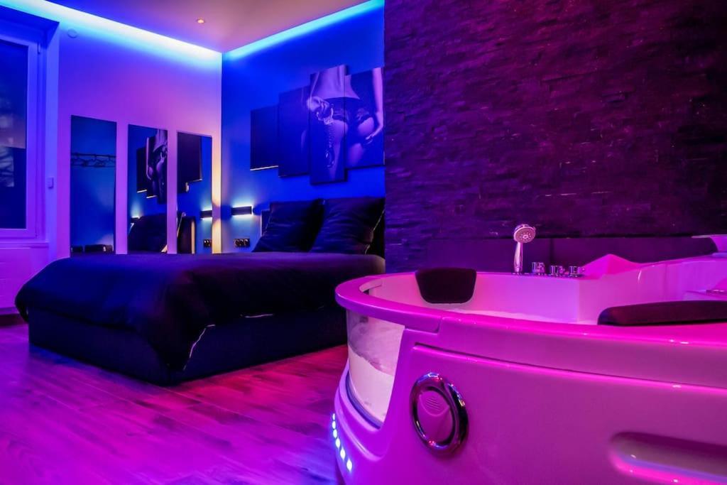 Apartamento Blue Night - Jacuzzi - Bord De Seine Corbeil-Essonnes Exterior foto