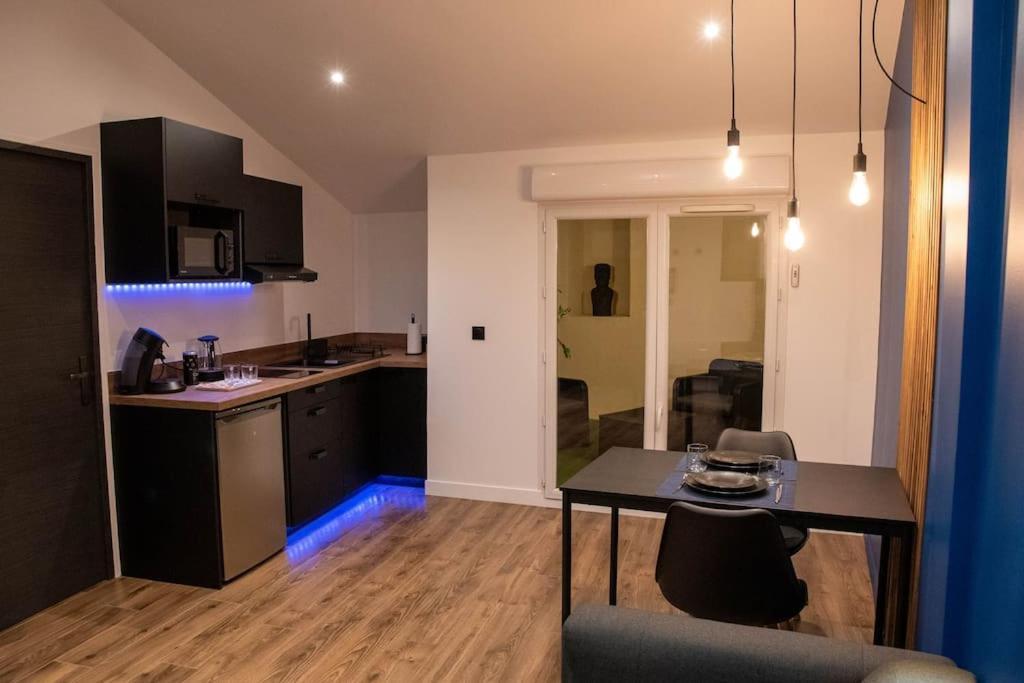 Apartamento Blue Night - Jacuzzi - Bord De Seine Corbeil-Essonnes Exterior foto